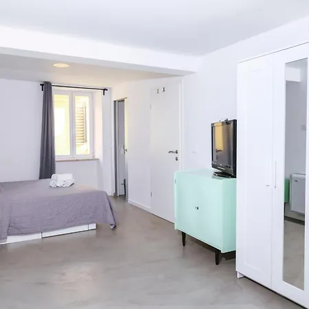 M9 Guest house